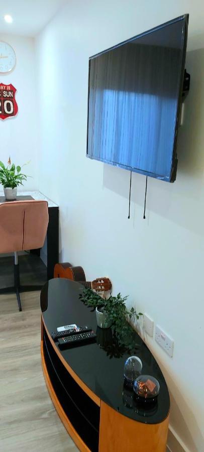 Great Studio Apartments - Netflix, Wifi, Digital Tv Sheffield Esterno foto