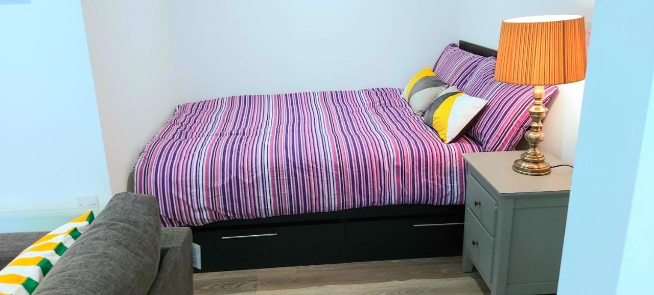 Great Studio Apartments - Netflix, Wifi, Digital Tv Sheffield Esterno foto