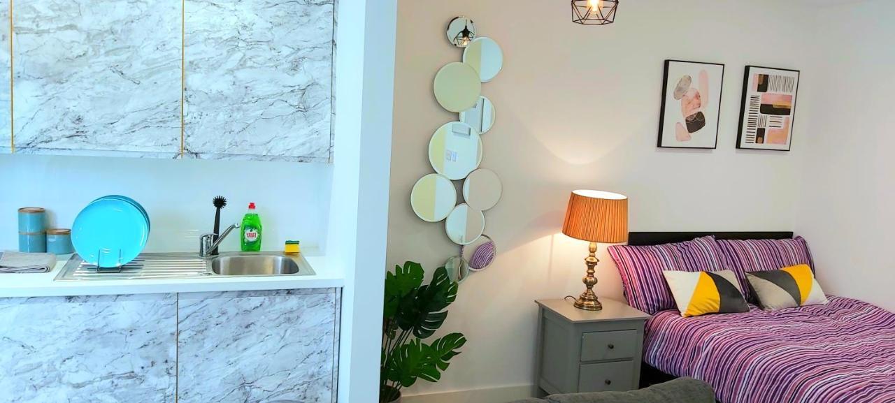 Great Studio Apartments - Netflix, Wifi, Digital Tv Sheffield Esterno foto