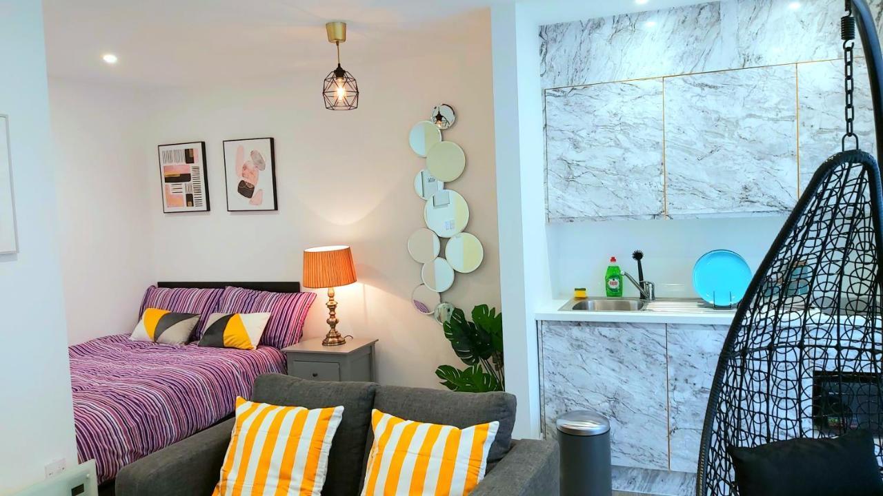 Great Studio Apartments - Netflix, Wifi, Digital Tv Sheffield Esterno foto