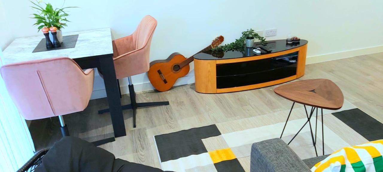 Great Studio Apartments - Netflix, Wifi, Digital Tv Sheffield Esterno foto