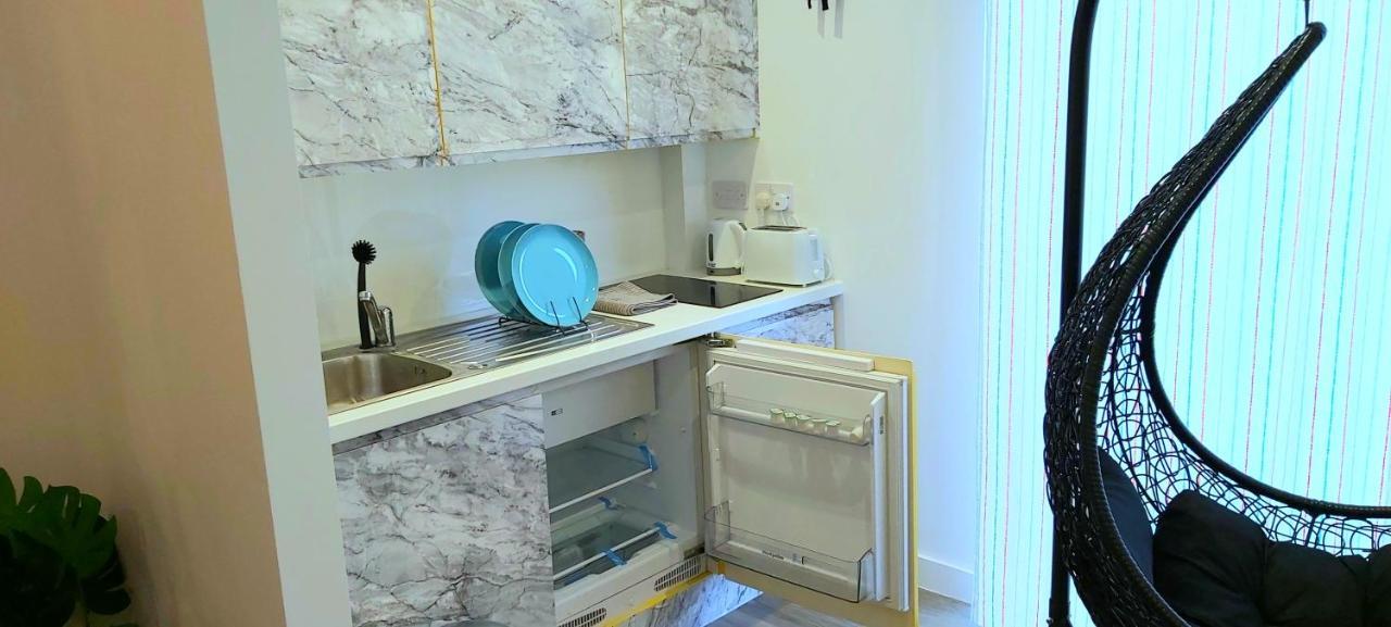 Great Studio Apartments - Netflix, Wifi, Digital Tv Sheffield Esterno foto