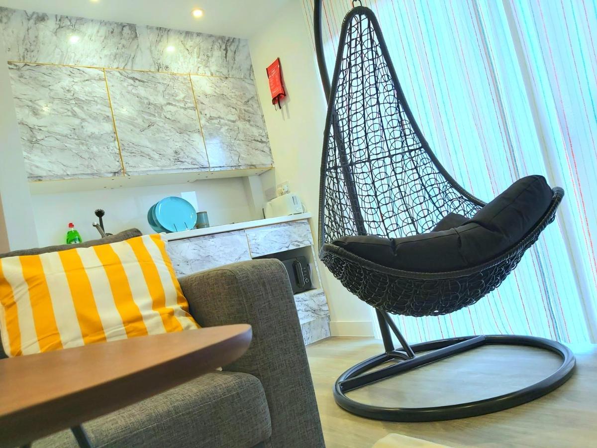 Great Studio Apartments - Netflix, Wifi, Digital Tv Sheffield Esterno foto