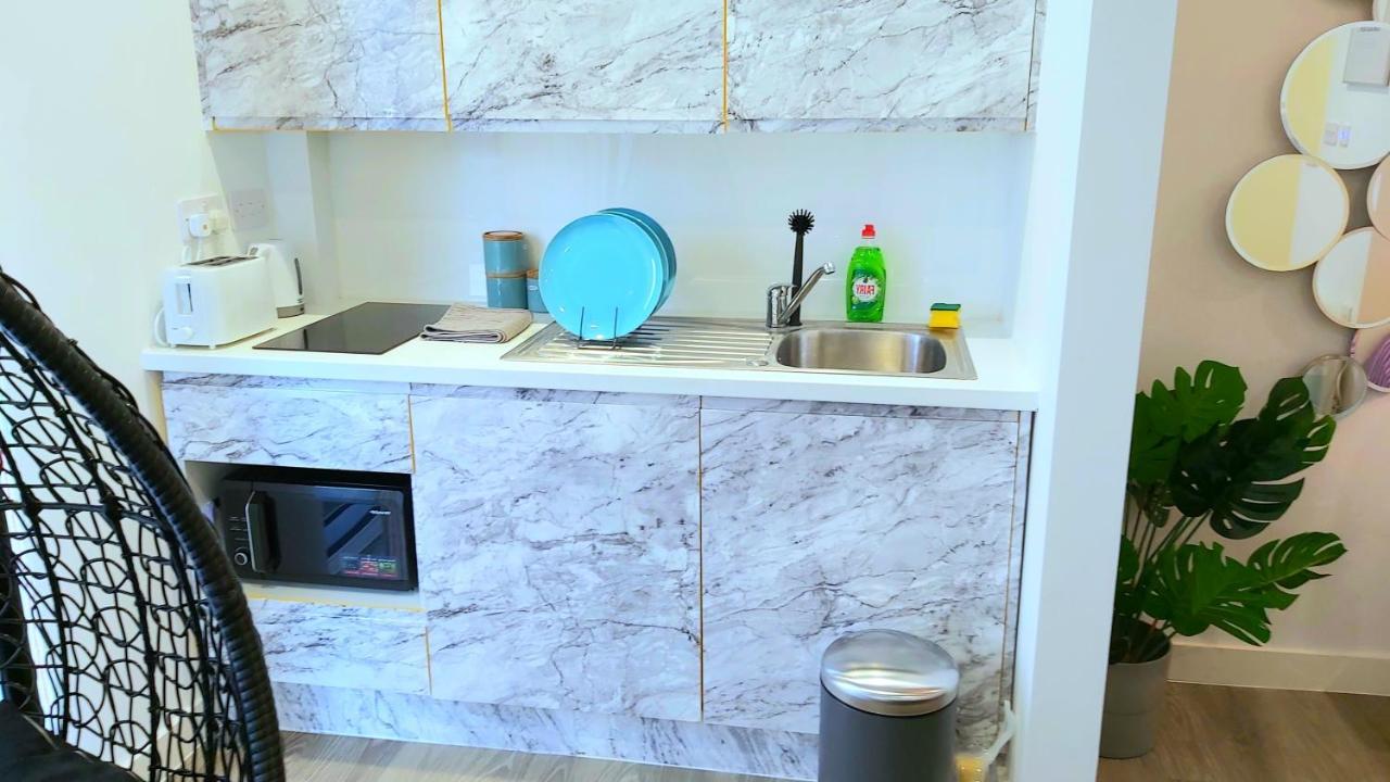 Great Studio Apartments - Netflix, Wifi, Digital Tv Sheffield Esterno foto