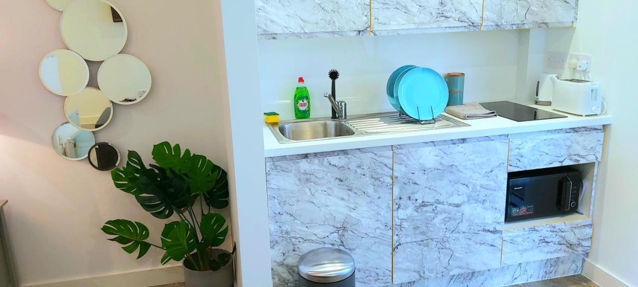 Great Studio Apartments - Netflix, Wifi, Digital Tv Sheffield Esterno foto