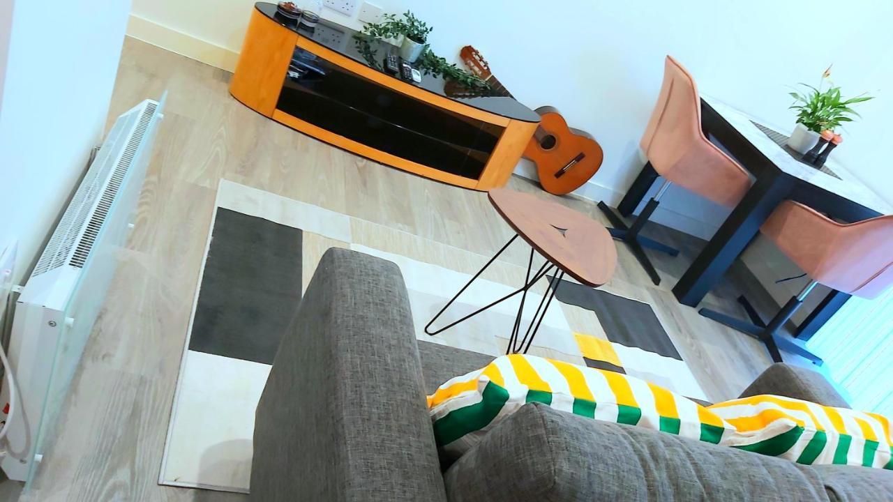 Great Studio Apartments - Netflix, Wifi, Digital Tv Sheffield Esterno foto