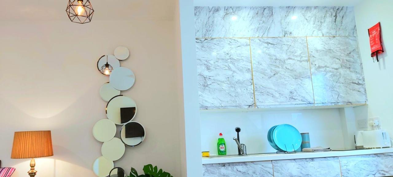 Great Studio Apartments - Netflix, Wifi, Digital Tv Sheffield Esterno foto