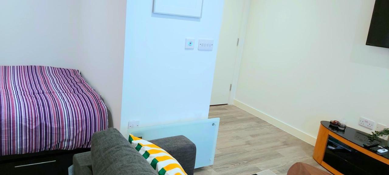 Great Studio Apartments - Netflix, Wifi, Digital Tv Sheffield Esterno foto